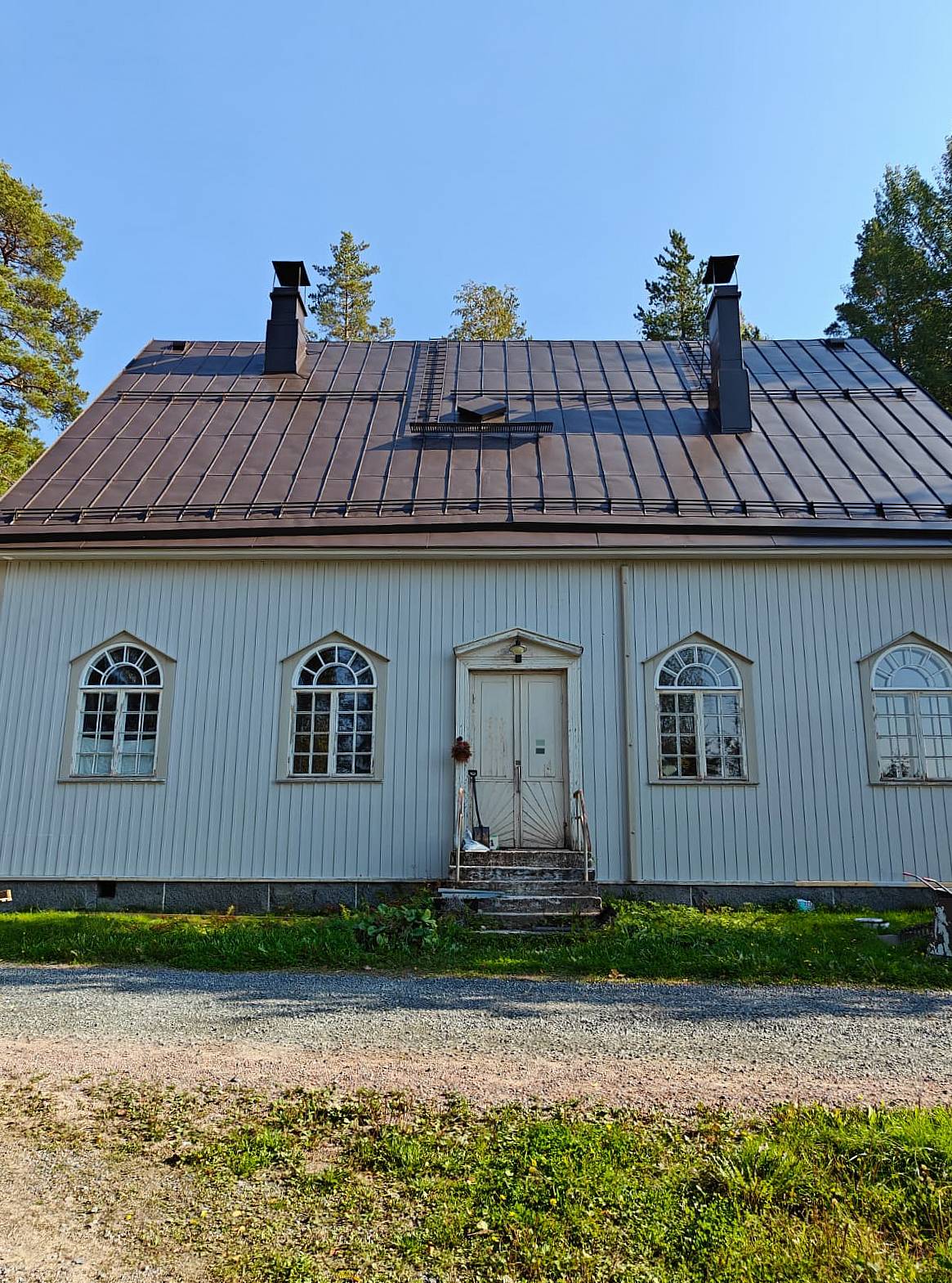 Kunnostettu vanha konesaumakatto työn valmistuttua.